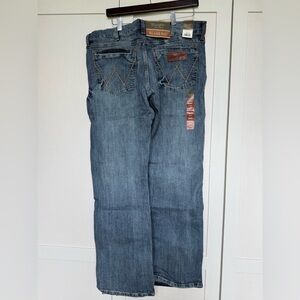 Men’s Wrangler Relaxed Bootcut Jeans in Medium Blue
